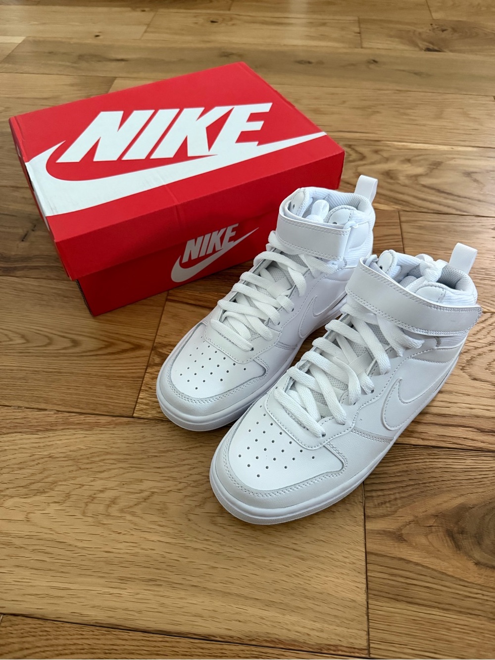 NWT Nike Court Borough Mid 2 White High Top Kids 4Y
